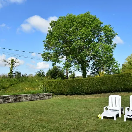 Quaint Holiday With Large Garden In Colomby בית נופש