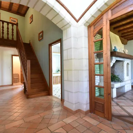 Quaint Holiday With Large Garden In Colomby *