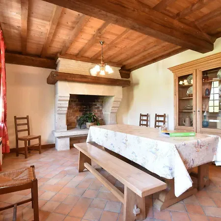 בית נופש Quaint Holiday With Large Garden In Colomby Morville