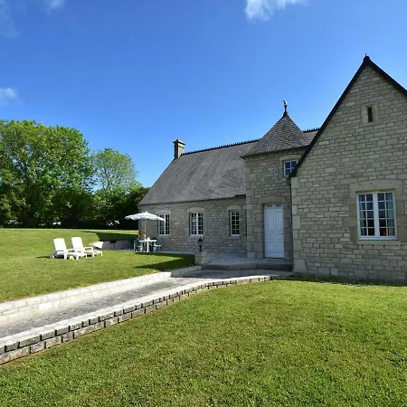 Quaint Holiday With Large Garden In Colomby *