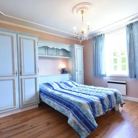 בית נופש Quaint Holiday With Large Garden In Colomby