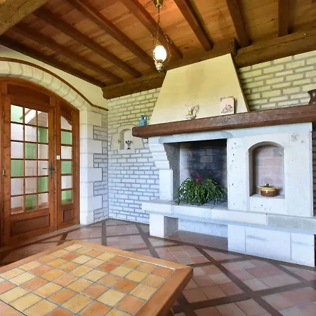 Quaint Holiday With Large Garden In Colomby בית נופש *