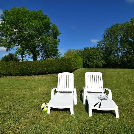 בית נופש Quaint Holiday With Large Garden In Colomby Morville